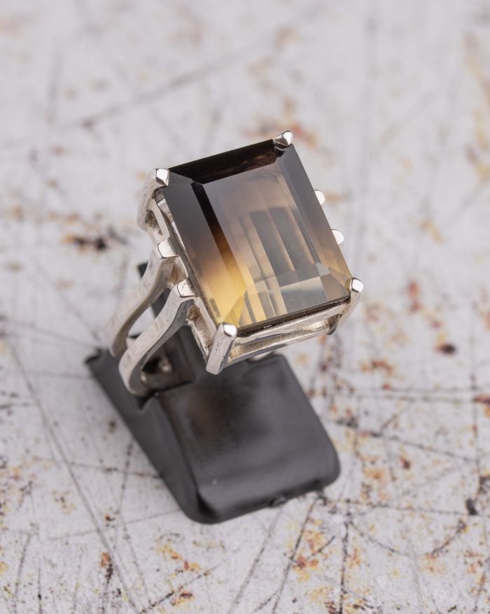Bicolour Citrine Ring Square - Image 3