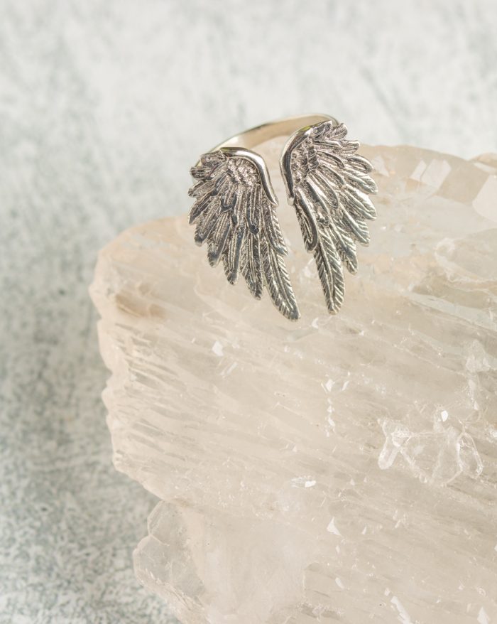 Adjustable silver and gold-plated feather ring, hand-carved with a symbolic feather design.