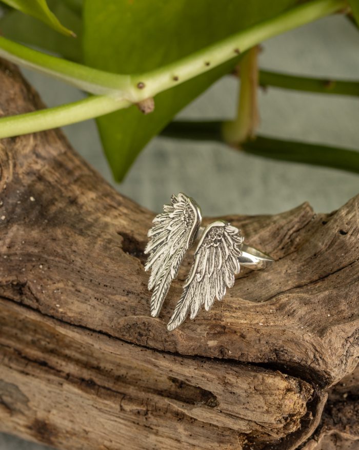 Adjustable silver and gold-plated feather ring, hand-carved with a symbolic feather design.