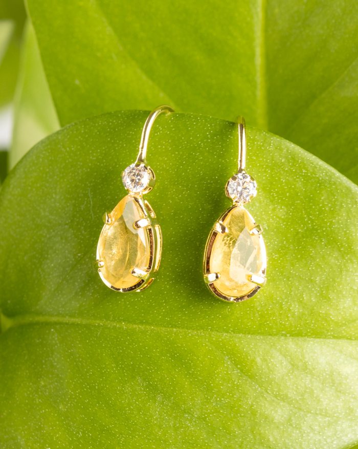 Handmade gold-plated gemstone earrings featuring crystals from Brazil, part of the Brasil collection.