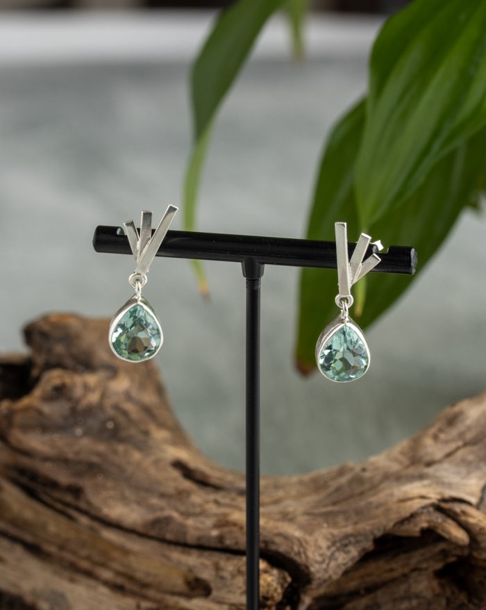 Handmade silver drop-shaped gemstone earrings crafted by artisans in Brazil, featuring fine jewellery design.