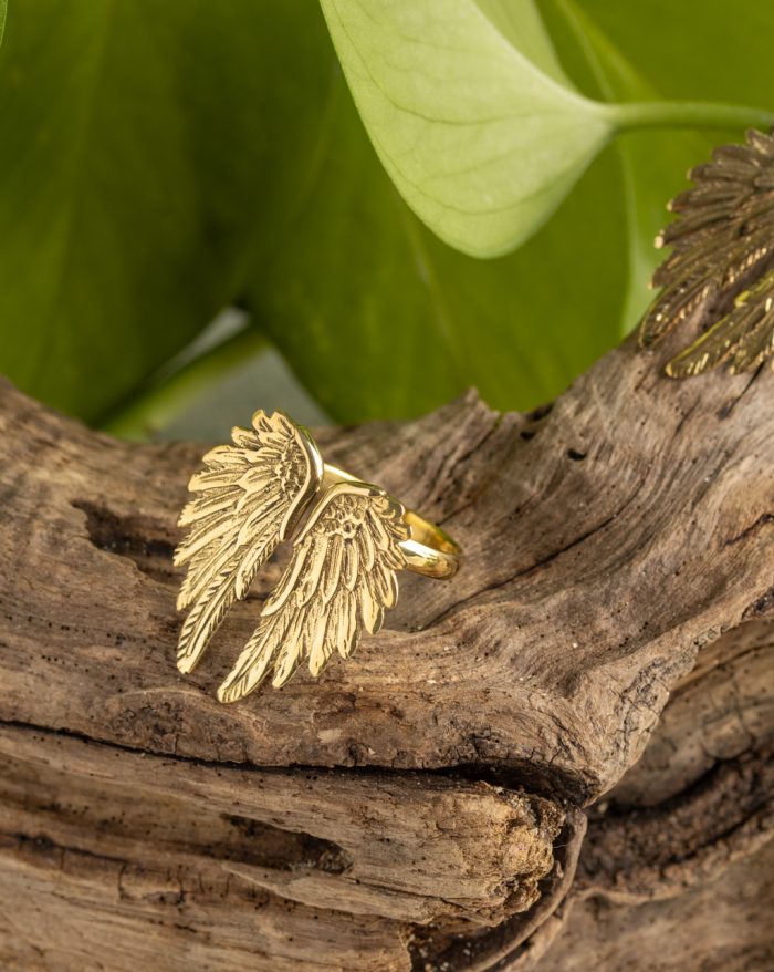 Adjustable silver and gold-plated feather ring, hand-carved with a symbolic feather design.