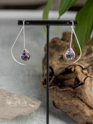 Handmade teardrop-shaped gemstone earrings from the Brasil Collection, featuring amethyst or aquamarine stones, crafted in fine jewellery design.